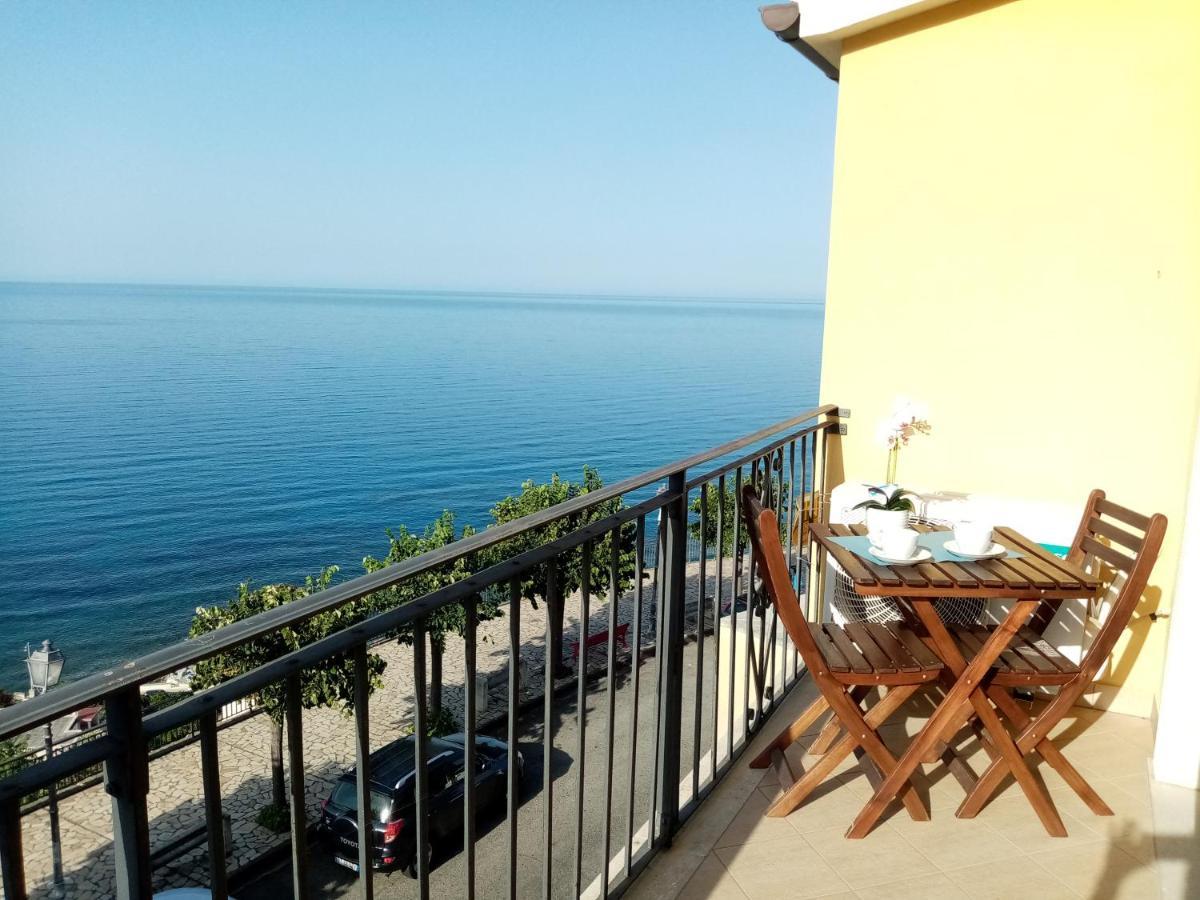 Un Oblo Sul Mare Apartman San Lucido Kültér fotó